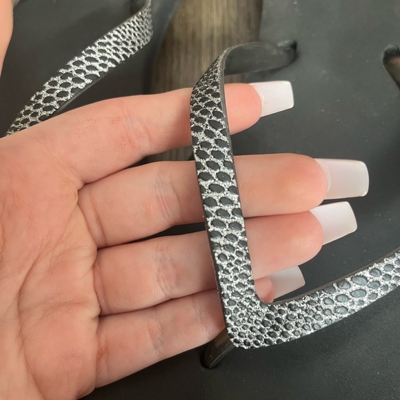 Silver snake skin reef flip flops - Picture 2 of 3